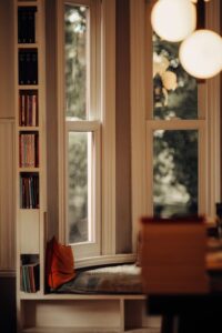 How to Create a Cosy Reading Nook at Home: Easy Tips and Ideas